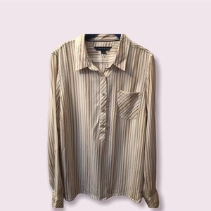 𝅺TOMMY Hilfiger Women's Long Sleeve Half Zip Roll Tab Popover Shirt. Size large